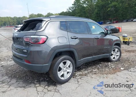 2022 Jeep Compass Latitude 4X4 z USA, uszkodzony, nr VIN 3C4NJDBB3NT215942